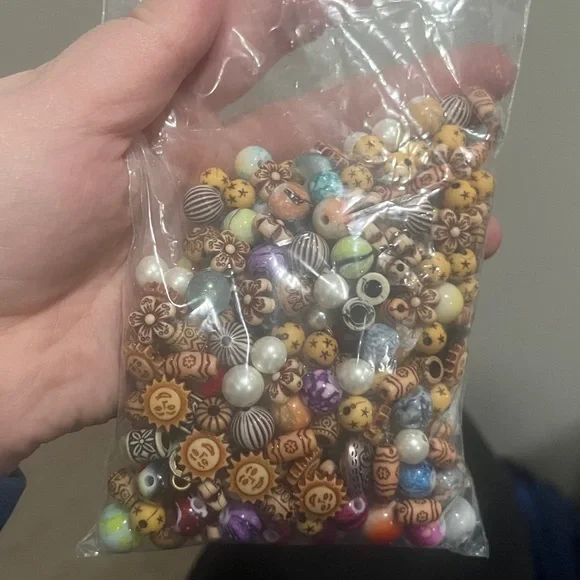 Assorted beads wood/plastic/faux pearl - Picture 3 of 3